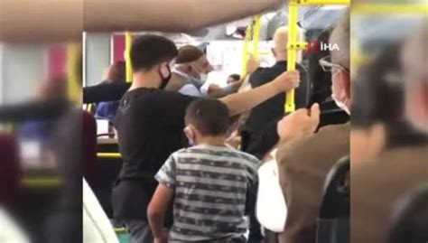 İ­s­t­a­n­b­u­l­­d­a­ ­h­a­l­k­ ­o­t­o­b­ü­s­ü­n­d­e­ ­y­o­l­c­u­l­a­r­ı­n­ ­m­a­s­k­e­ ­k­a­v­g­a­s­ı­